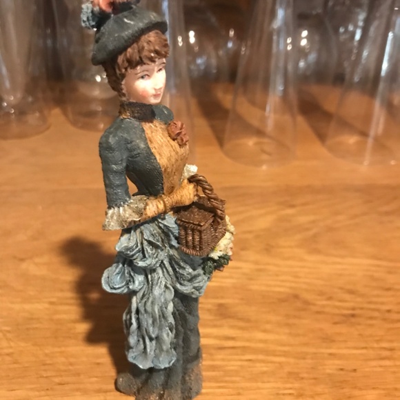 Vintage Victorian Sweetheart’s Giftcraft Figurine:  SARAH - Picture 2 of 7
